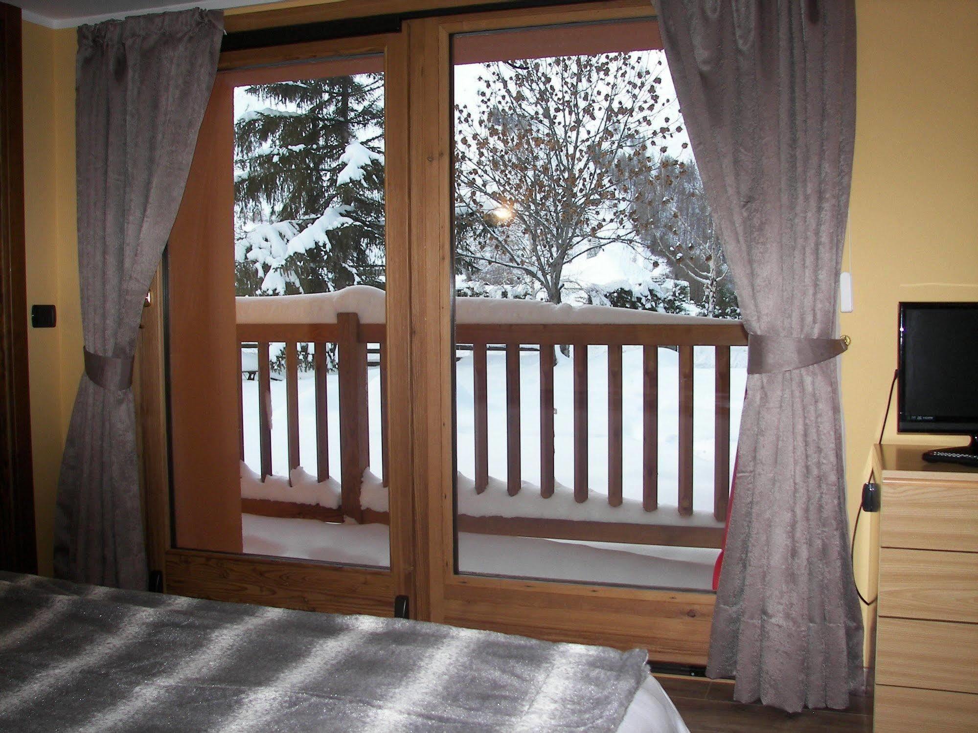 Chalet Alpina Hotel & Apartments La Thuile Εξωτερικό φωτογραφία